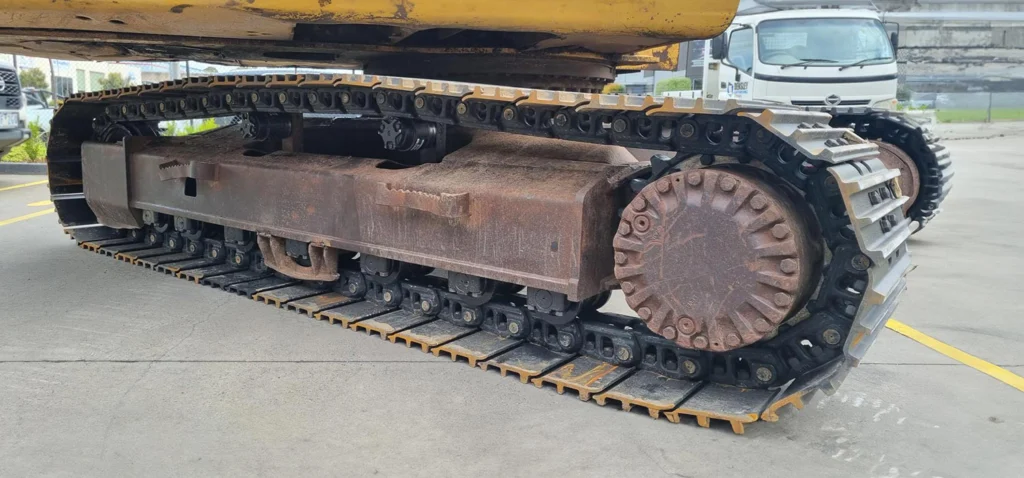 the pros and cons of steel tracks for construction machinery