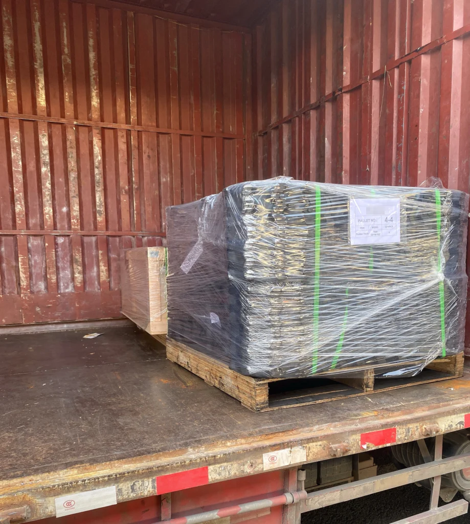 indonesia – 4 bobcat t630 320×86×52 rubber tracks shipped successfully (1)