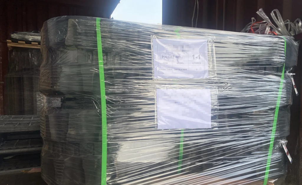 netherlands – 2 case cx36 300×52.5×88 rubber tracks shipped successfully (2)